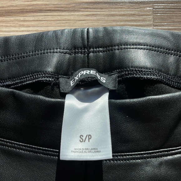 Express Faux Leather Leggings Size Small - Picture 4 of 9